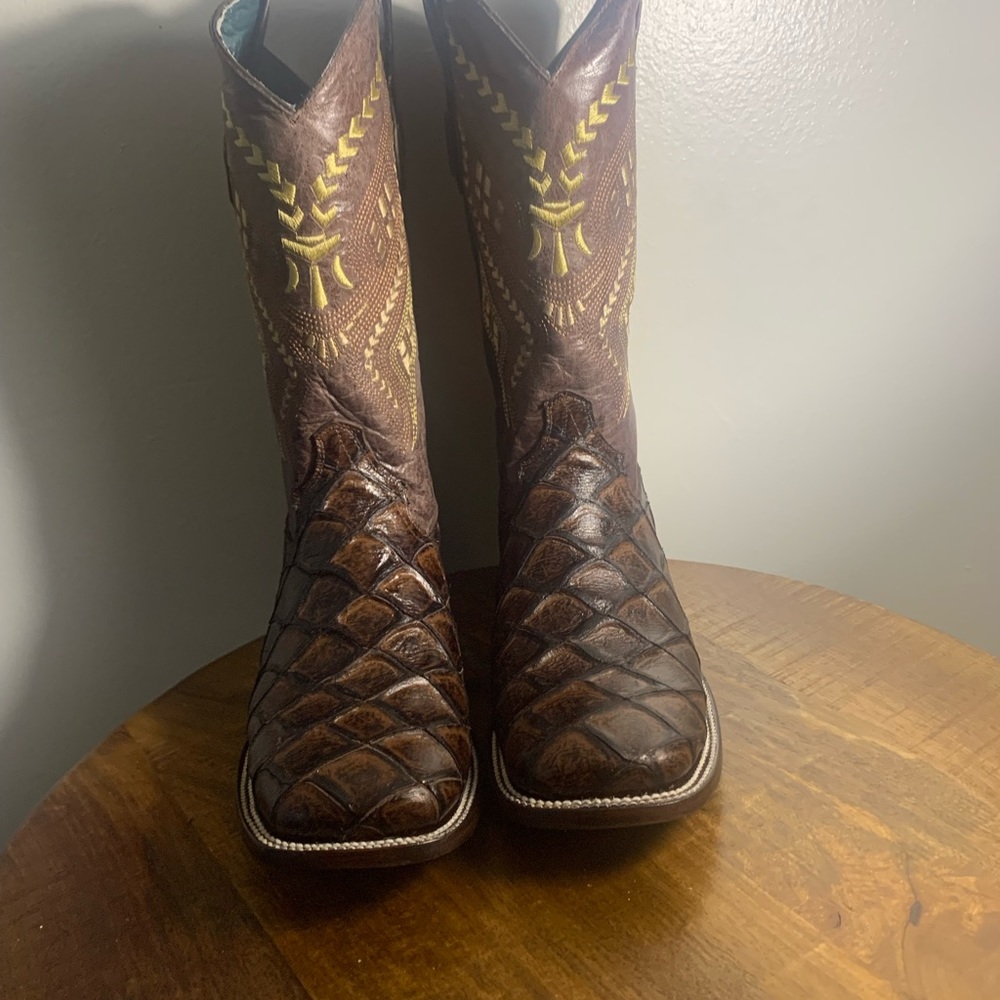 Square toe boots